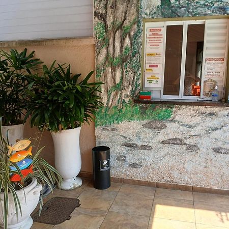 Pousada Parque Suites Estacionamento E Piscina Γκουαρούχα Εξωτερικό φωτογραφία